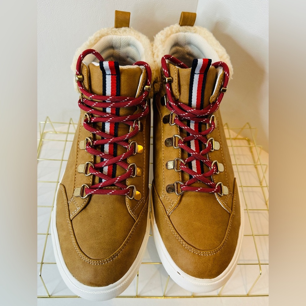 Women’s Tommy Hilfiger Jael Brown Faux Shearling Bootie Sneakers Size 9M